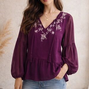 White house black market boho floral embroidered tassel top ❤️